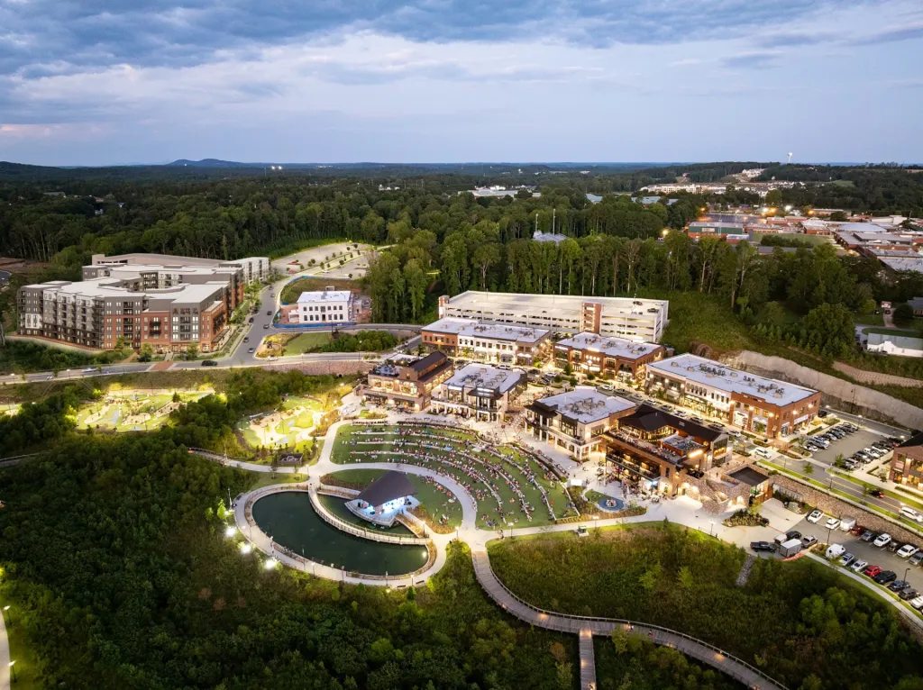Forsyth County waterfront on Lake Lanier, deep water access near GA-400 in Cumming
